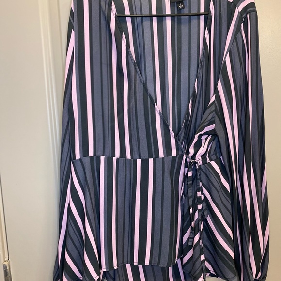 Torrid Stripe Crepe Crop Wrap Blouse Purple - Size 2 - Picture 2 of 10